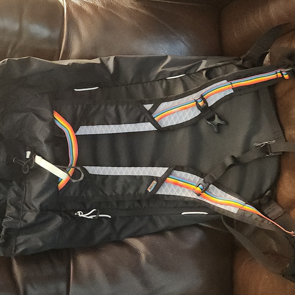 REI Co-op Black Backpack Flash 18 Outside With Pride NWOT - Picture 6 of 8